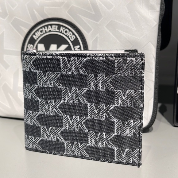 Michael Kors Men’s Women’s Cooper Logo Fabric Billfold Wallet Black Multi NWT - Picture 9 of 16